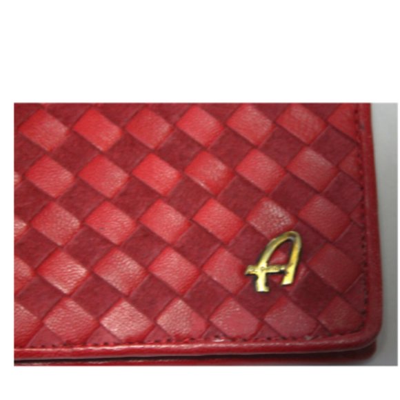 Woman's Wallet - Picture 2 of 6